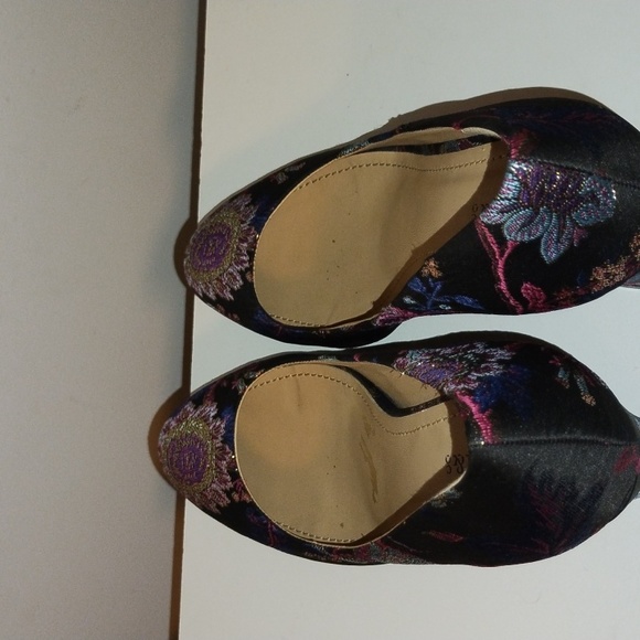 Bloom & Co Floral Pattern Heel - Picture 4 of 11